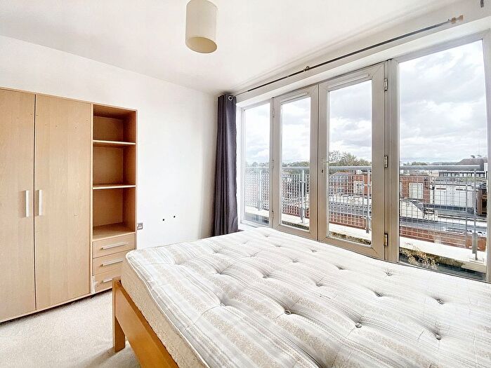 3 Bedroom Flat To Rent In High Street, Uxbridge, UB8