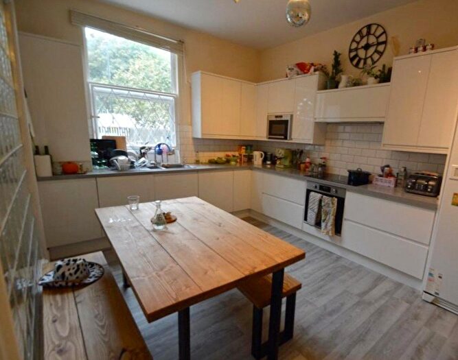 5 Bedroom Flat To Rent In Yoke Close, London, N7