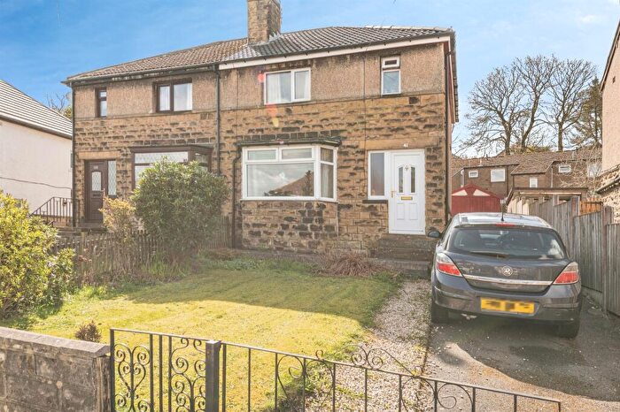 3 Bedroom Semi Detached House For Sale In Hollybank Gardens, Bradford, BD7