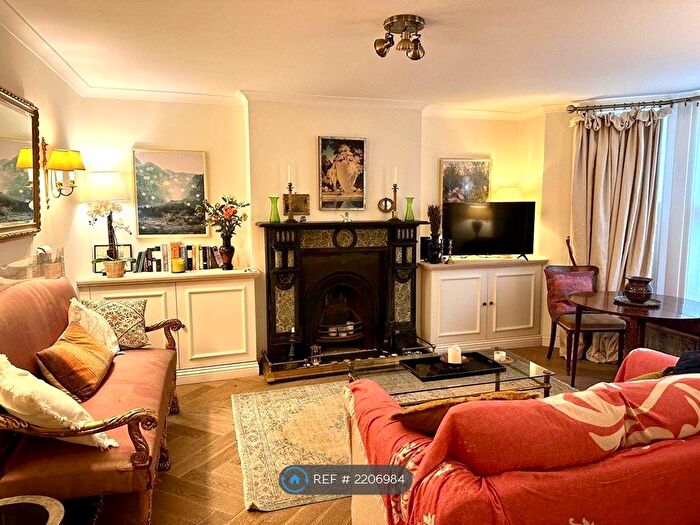 2 Bedroom Flat To Rent In Lancaster Road, London, W11