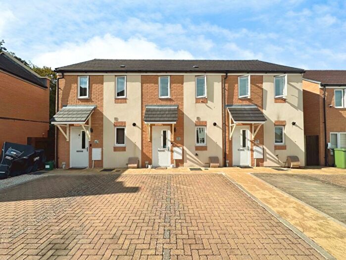 2 Bedroom Terraced House For Sale In St. Cross Road, Basingstoke, Hampshire, RG24
