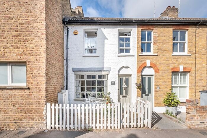 3 Bedroom Cottage To Rent In Watts Lane, Teddington, TW11