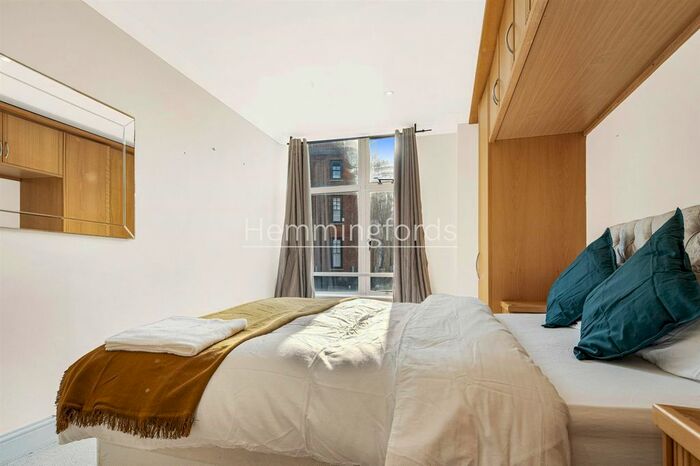 2 Bedroom Flat To Rent In Goswell Road, Clerkenwell, EC1V