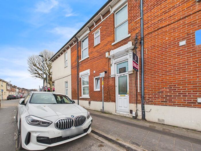 1 Bedroom Flat To Rent In Gladys Avenue, North End, PO2