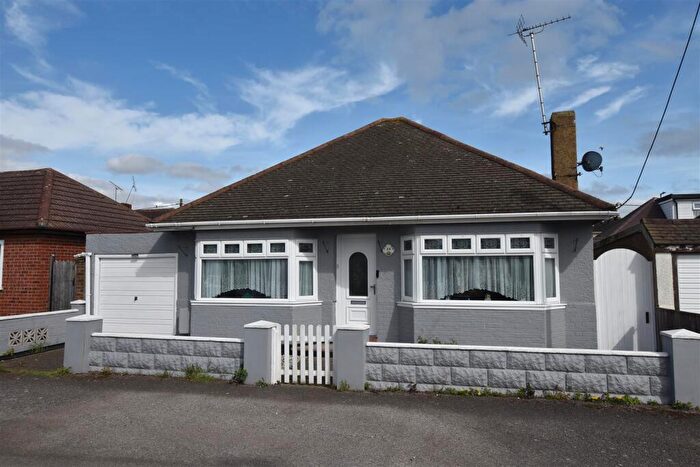 1 Bedroom Detached Bungalow For Sale In Station Road, Canvey Island, SS8