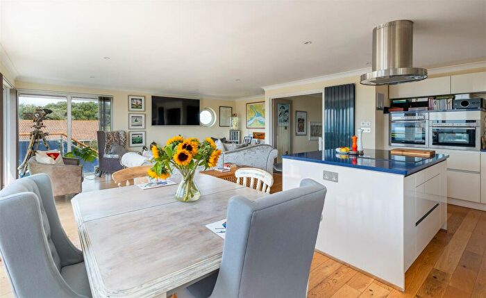 5 Bedroom Detached House For Sale In Outstanding Sea Views - Gurnard Heights, Cowes, PO31