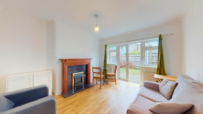 2 Bedroom Flat To Rent In Oakhill Road, London, SW15
