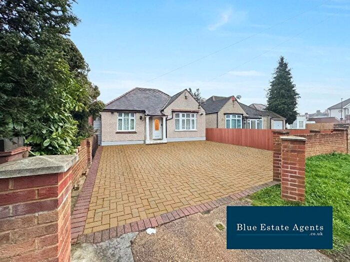 3 Bedroom Detached Bungalow For Sale In Upper Sutton Lane, Hounslow, TW5