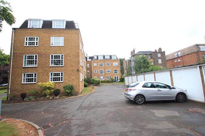 2 Bedroom Flat For Sale In Lower Road, Harrow, Middlesex, HA2