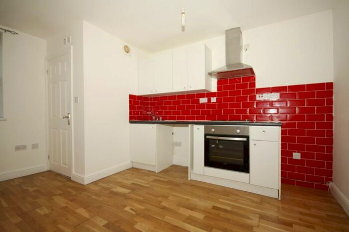 1 Bedroom Flat To Rent In Station Street, Sittingbourne, ME10