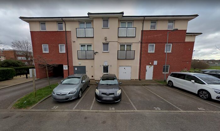 2 Bedroom Flat To Rent In Medici Close, Ilford, Essex, IG3