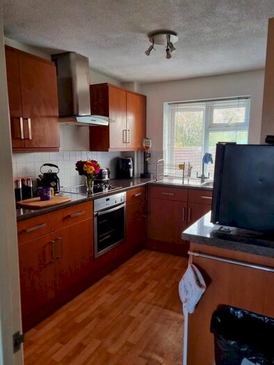 2 Bedroom Flat To Rent In High Street, Langley, Slough, SL3