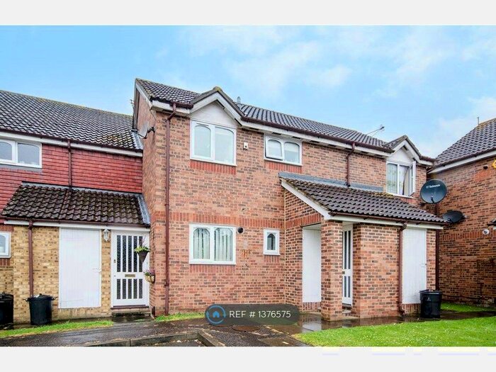 2 Bedroom Flat To Rent In Dollis Crescent, Ruislip, HA4