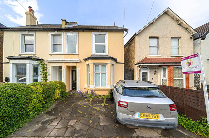 2 Bedroom Apartment For Sale In Brookhill Road, Barnet, EN4