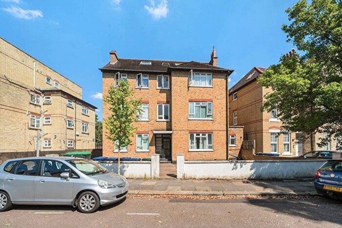 2 Bedroom Flat To Rent In Grange Park, Ealing, London, W5