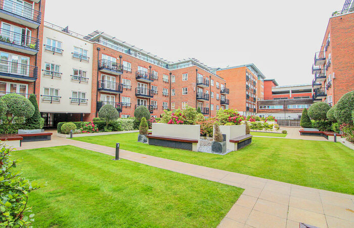 2 Bedroom Flat To Rent In Dartmouth House, Royal Quarters, KT2