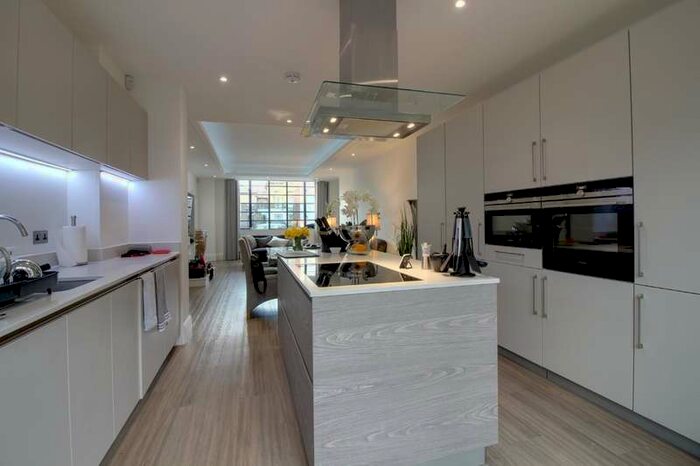 2 Bedroom Flat To Rent In Media House, Ware Road, Hertford, SG13