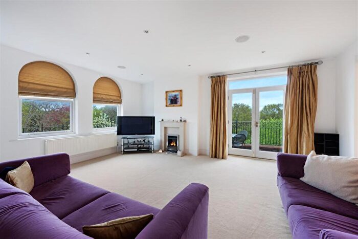 2 Bedroom Apartment For Sale In Hawthorn Lane, Wilmslow, SK9