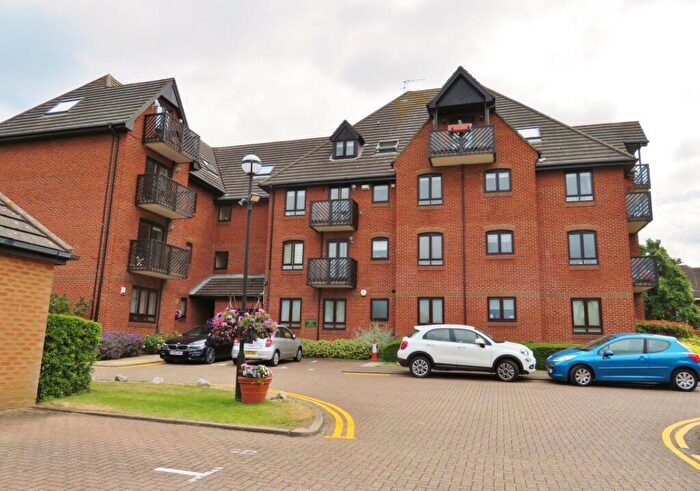 2 Bedroom Flat To Rent In Buckhurst Hill, Essex, IG9