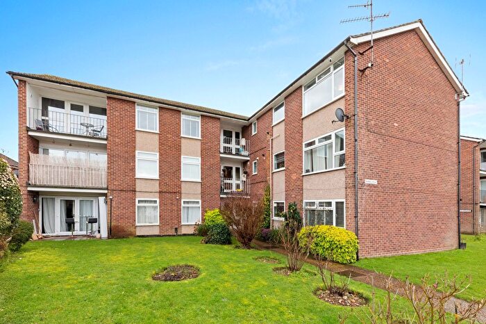 3 Bedroom Flat For Sale In Cressington Place, Bourne End, SL8
