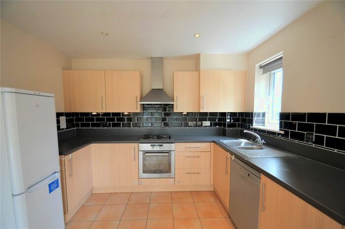 2 Bedroom Flat To Rent In Kendra Hall Road, South Croydon CR2
