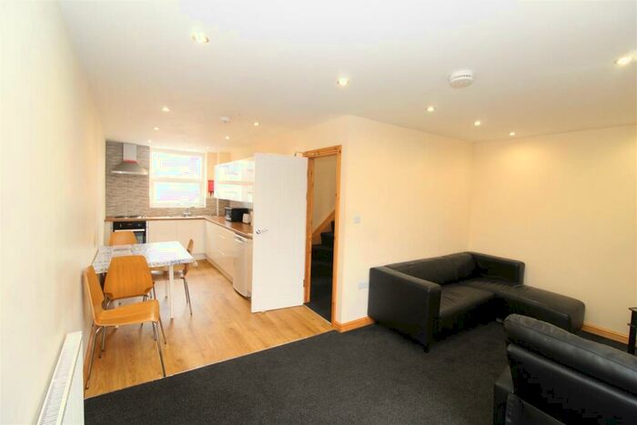 4 Bedroom Flat To Rent In Woodville Road, Cathays, Cardiff, CF24