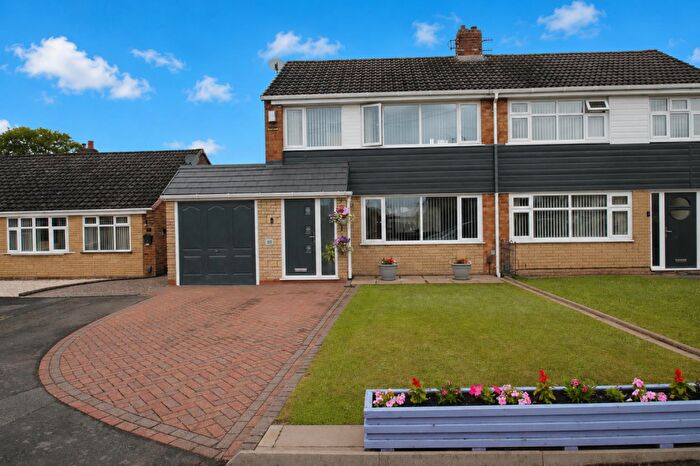 3 Bedroom Semi Detached House For Sale In Lynbrook Close, Dudley, DY2
