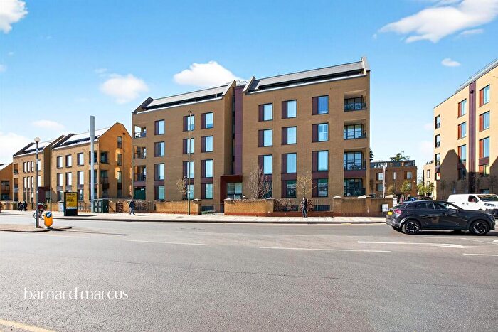 1 Bedroom Flat For Sale In Quayle Crescent, London, N20