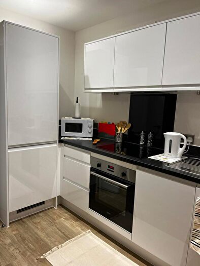 1 Bedroom Flat To Rent In Powdermill Close, New Malden, KT3