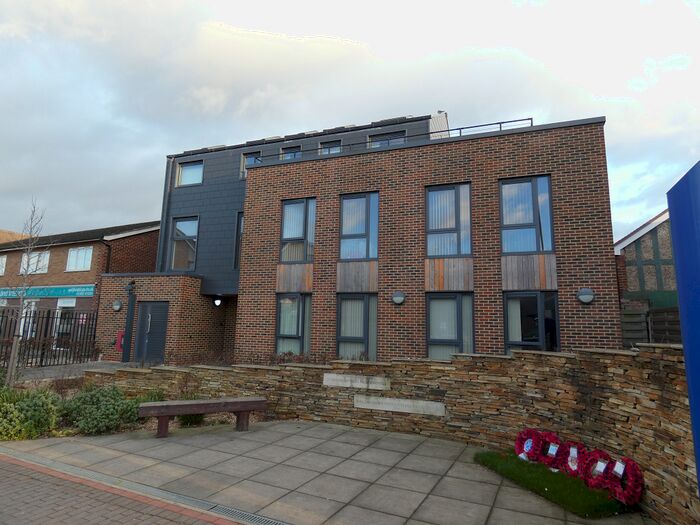 1 Bedroom Property To Rent In Flat, High Street, Knaphill, Surrey, GU21