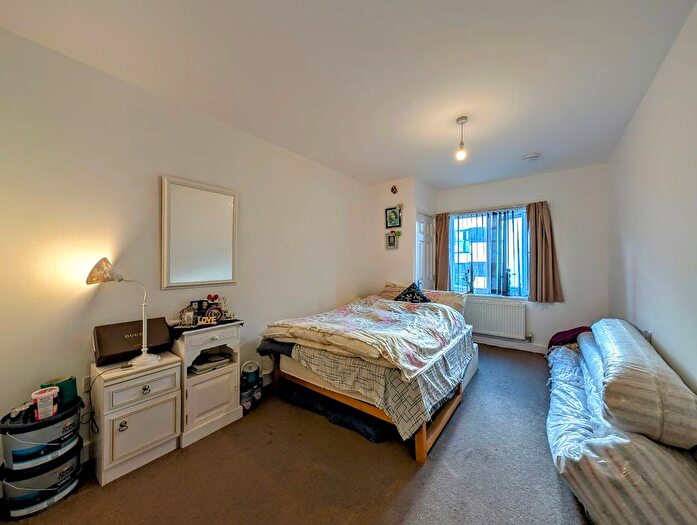 1 Bedroom Flat For Sale In Eirene Road, Goring-By-Sea, Worthing, BN12
