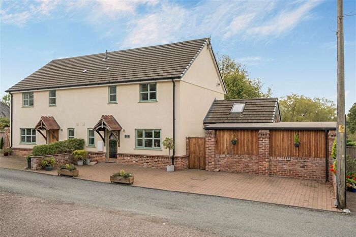 4 Bedroom Semi Detached House For Sale In Ebford Lane, Ebford, EX3