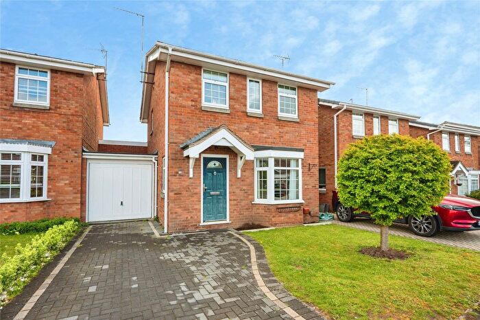 3 Bedroom Link Detached House For Sale In Drayton Court, Warwick, CV34