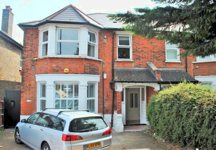 2 Bedroom Flat To Rent In Baring Road London, SE12