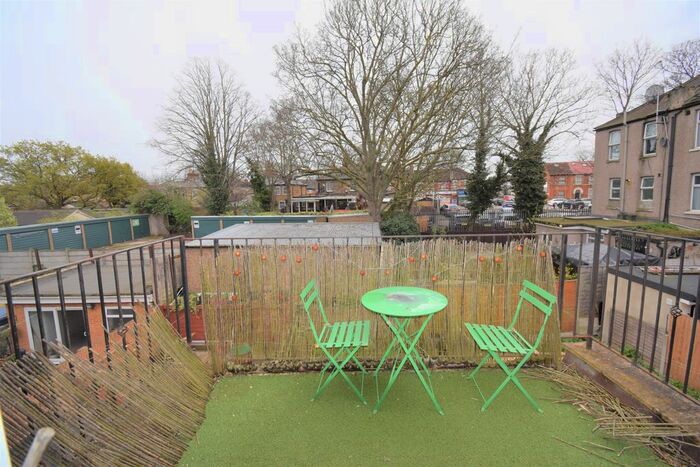 1 Bedroom Flat To Rent In Stanley Road, Ilford, IG1