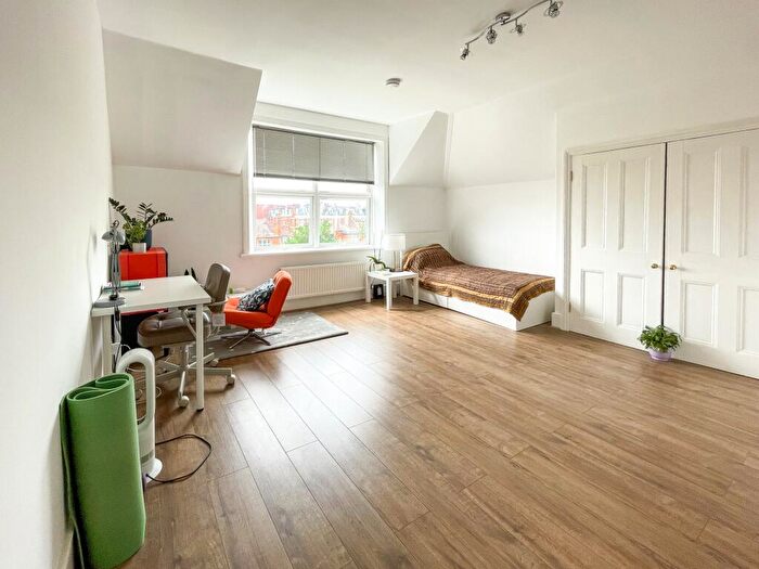 Flat To Rent In Fawley Road, West Hampstead, NW6