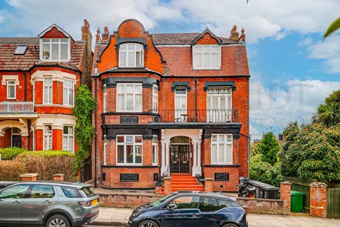 Apartment To Rent In Parsifal Road, West Hampstead, London, NW6