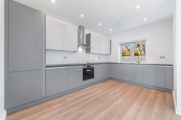 2 Bedroom Semi-Detached House To Rent In Highbanks Close, Welling, DA16