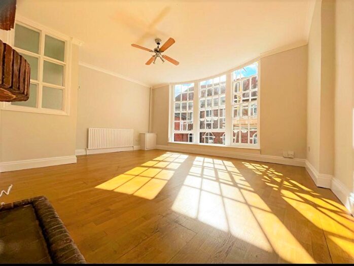 2 Bedroom Flat To Rent In St. Georges Square, Portsmouth, Hampshire, PO1