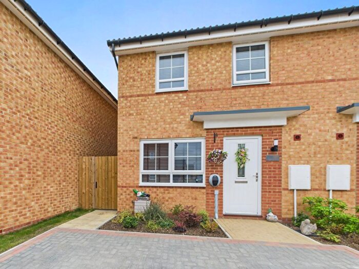 3 Bedroom Semi-detached House For Sale In Saltwick Drive, Bridlington, YO15