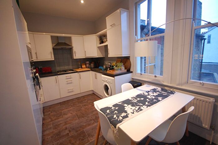 2 Bedroom Flat To Rent In Southfield Road, Chiswick, W4