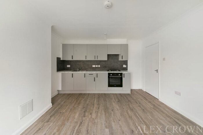 3 Bedroom Maisonette To Rent In Sterling Avenue, Edgware, HA8