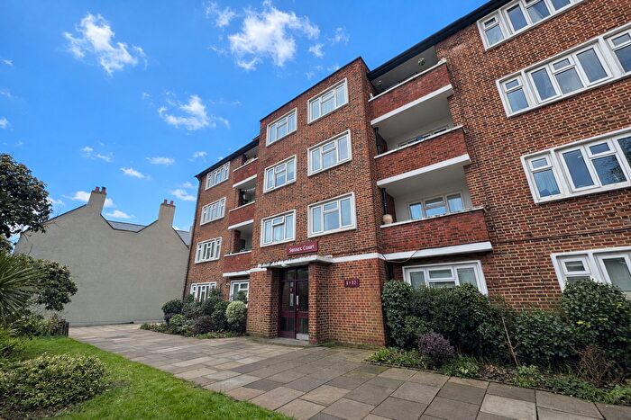 3 Bedroom Flat To Rent In Grove Road, Barnes, SW13