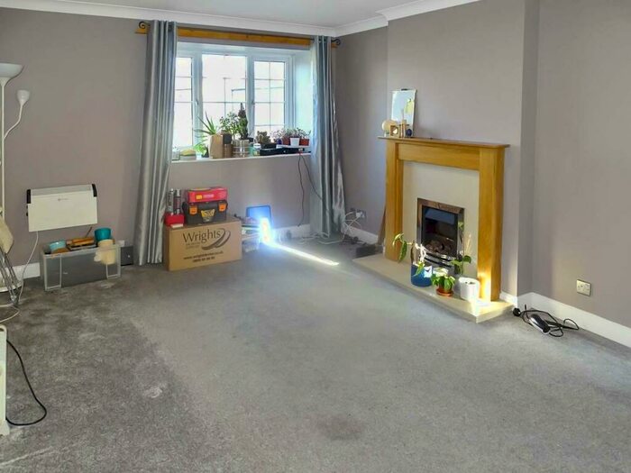 1 Bedroom Flat To Rent In Kirk Lane, Yeadon, Leeds, LS19