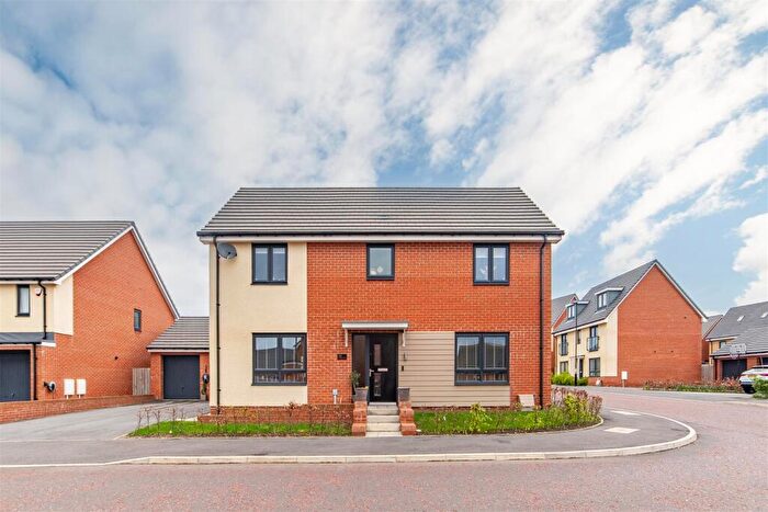 5 Bedroom Detached House For Sale In Whiteadmiral Place, Great Park, NE13