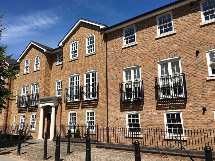 2 Bedroom Apartment To Rent In High Street, Berkhamsted, HP4