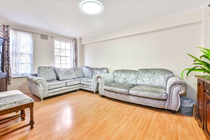 2 Bedroom Flat For Sale In Edgware Road, Hyde Park Estate, London, W2