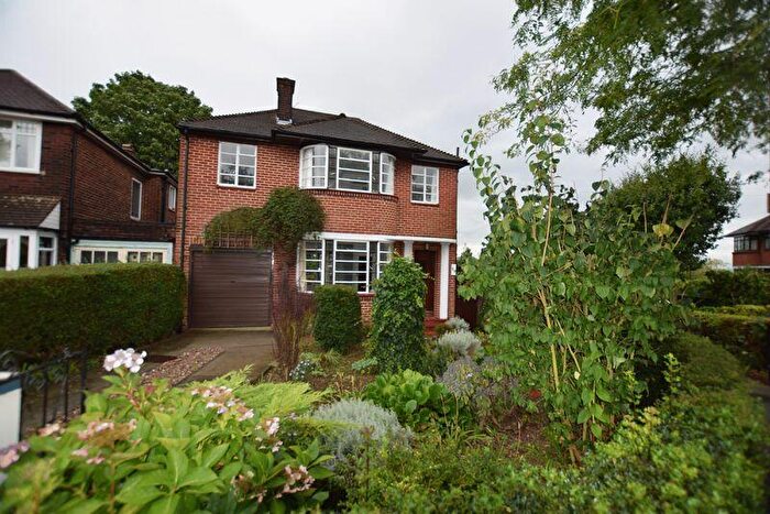 4 Bedroom Detached House To Rent In Mereworth Drive, Shooters Hill, SE18