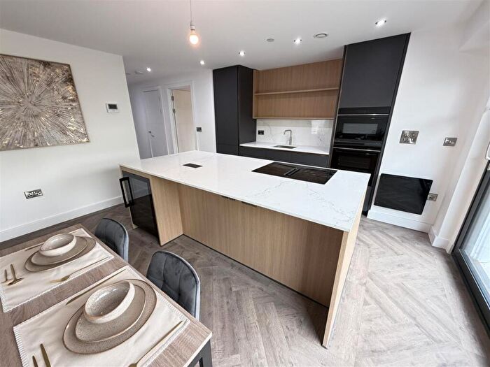 2 Bedroom Apartment To Rent In St. Pauls Square, Birmingham, B3