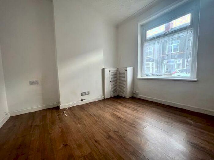 3 Bedroom House To Rent In Jubilee Street, Cardiff, CF11